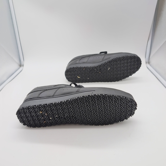 Fila Black Sneakers Sz 11 Sleek Minimalist Design Working Comfort Shoes - Picture 9 of 11